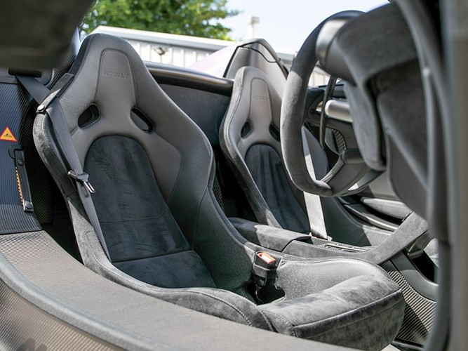 Cận cảnh siêu xe McLaren 675LT Spider có màu sơn trị giá gần 1 tỷ đồng