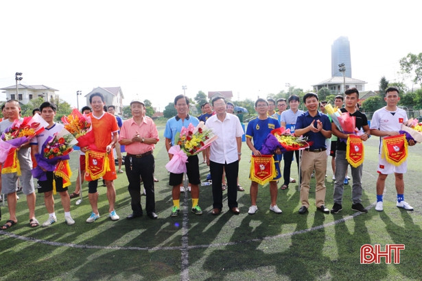 Khởi tranh Giải bóng đá Cúp Hội Nhà báo Hà Tĩnh