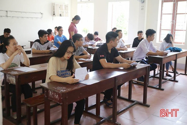 Hơn 16 ngàn thí sinh Hà Tĩnh làm thủ tục thi THPT quốc gia