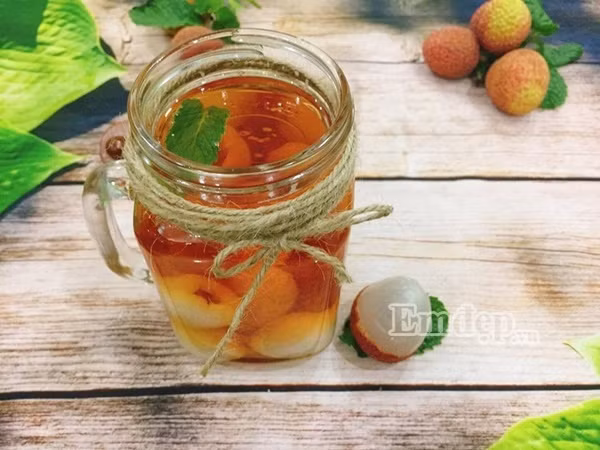 Mùa vải chín rộ, vào bếp làm món trà vải, thức uống hứa hẹn “hot” nhất mùa hè này