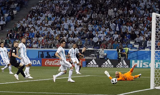 Messi mờ nhạt, Argentina thảm bại 0-3 trước Croatia