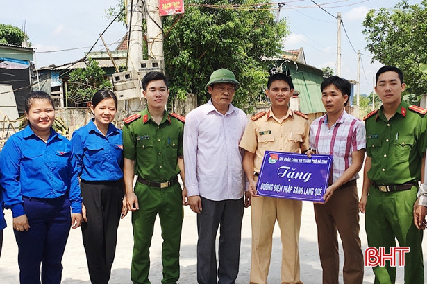 Tuổi trẻ Thành Sen đóng góp hơn 3.000 ngày công xây dựng NTM