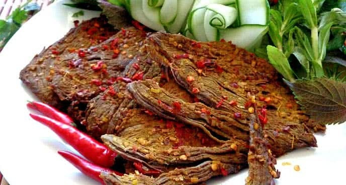 Cách làm thịt bò khô bằng nồi cơm điện đãi chồng mùa World Cup