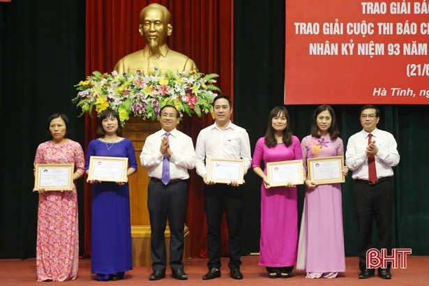 Báo Hà Tĩnh đoạt giải C Báo chí quốc gia với loạt bài phát triển chi bộ vùng giáo ảnh 1 Báo Hà Tĩnh đoạt giải C Báo chí quốc gia với loạt bài phát triển chi bộ vùng giáo