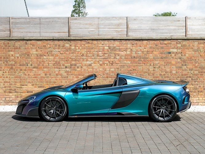 Cận cảnh siêu xe McLaren 675LT Spider có màu sơn trị giá gần 1 tỷ đồng