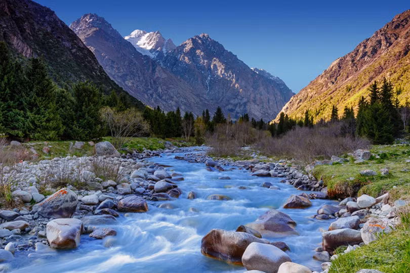 9 quốc gia có độ cao địa hình trung bình đứng đầu thế giới