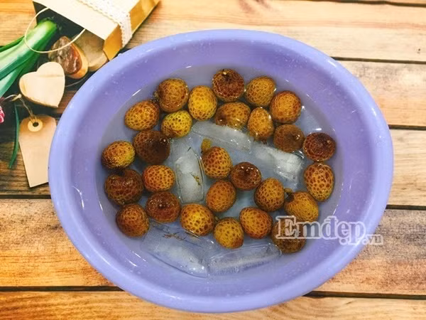 Mùa vải chín rộ, vào bếp làm món trà vải, thức uống hứa hẹn “hot” nhất mùa hè này