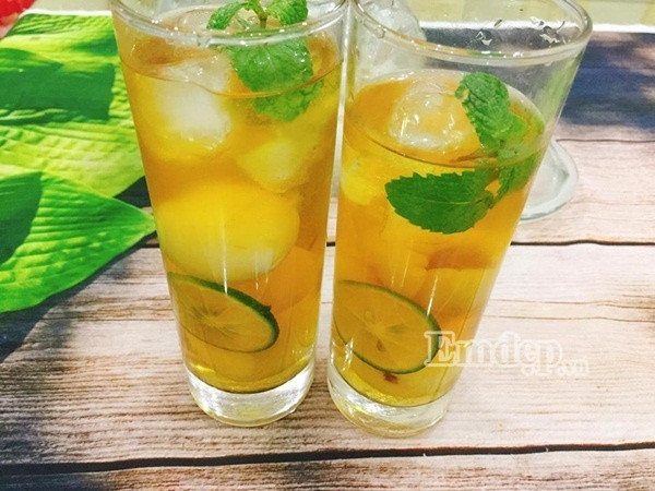 Mùa vải chín rộ, vào bếp làm món trà vải, thức uống hứa hẹn “hot” nhất mùa hè này