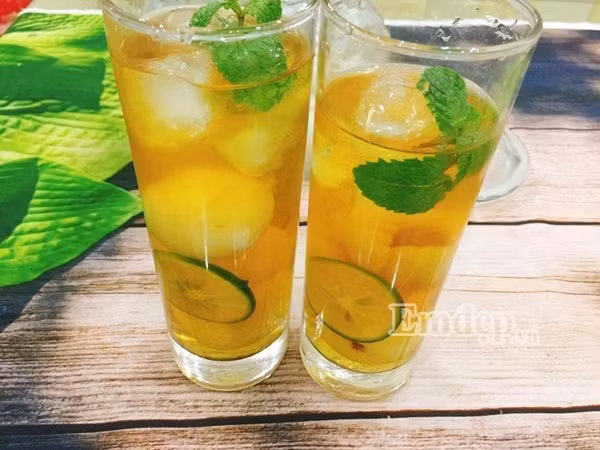 Mùa vải chín rộ, vào bếp làm món trà vải, thức uống hứa hẹn “hot” nhất mùa hè này