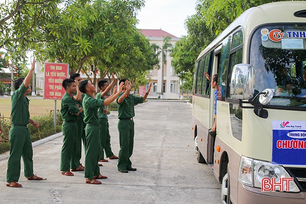 Xúc động lễ chia tay các chiến sỹ “nhí”