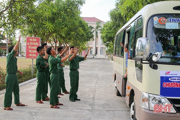 Xúc động lễ chia tay các chiến sỹ “nhí”