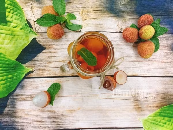 Mùa vải chín rộ, vào bếp làm món trà vải, thức uống hứa hẹn “hot” nhất mùa hè này