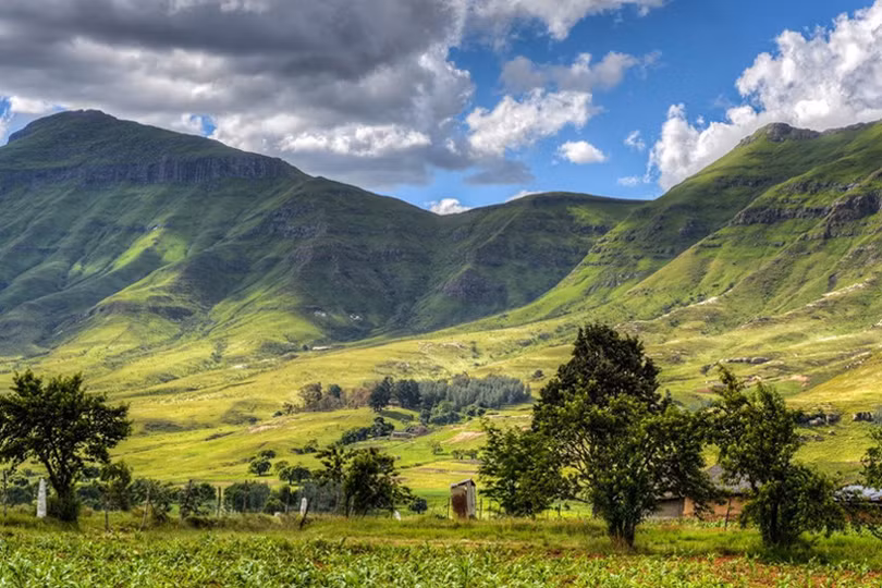 9 quốc gia có độ cao địa hình trung bình đứng đầu thế giới