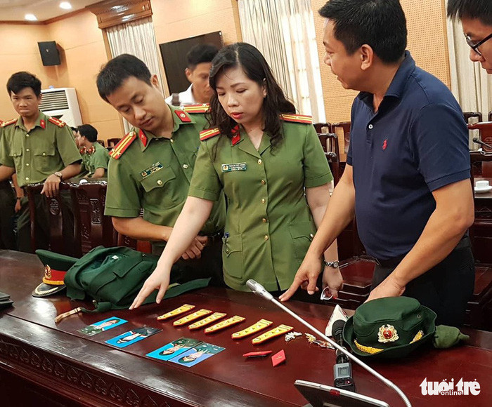 Vì sao cả ngàn người dính bẫy lừa của thiếu tướng dỏm? - Ảnh 1. Vì sao cả ngàn người dính bẫy lừa của thiếu tướng “dỏm”?