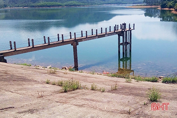 Rủ nhau đi tắm sau liên hoan lớp, nam sinh đuối nước tại đập Khe Út