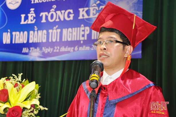Đại học Hà Tĩnh trao bằng tốt nghiệp cho 781 sinh viên