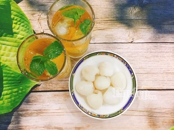 Mùa vải chín rộ, vào bếp làm món trà vải, thức uống hứa hẹn “hot” nhất mùa hè này