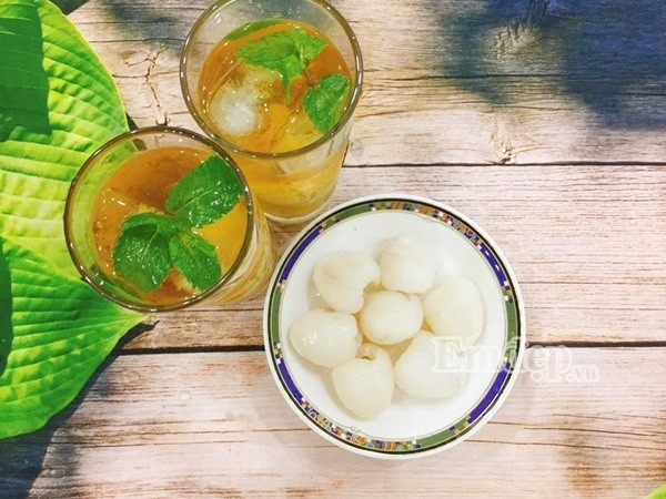 Mùa vải chín rộ, vào bếp làm món trà vải, thức uống hứa hẹn “hot” nhất mùa hè này