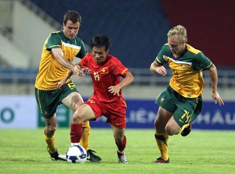 Hàng thủ hớ hênh, ĐTVN thua tức tưởi U23 Australia ảnh 1