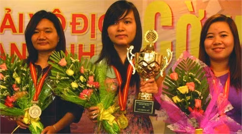 Hoa khôi tài năng của làng cờ Việt Nam ảnh 1