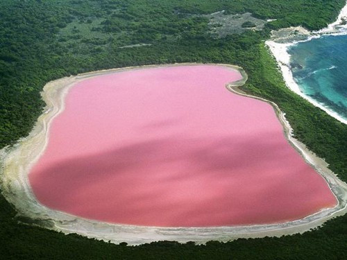 từ trên cao nhìn xuống, hồ đẹp như một bài thơ. từ trên cao nhìn xuống, hồ đẹp như một bài thơ.