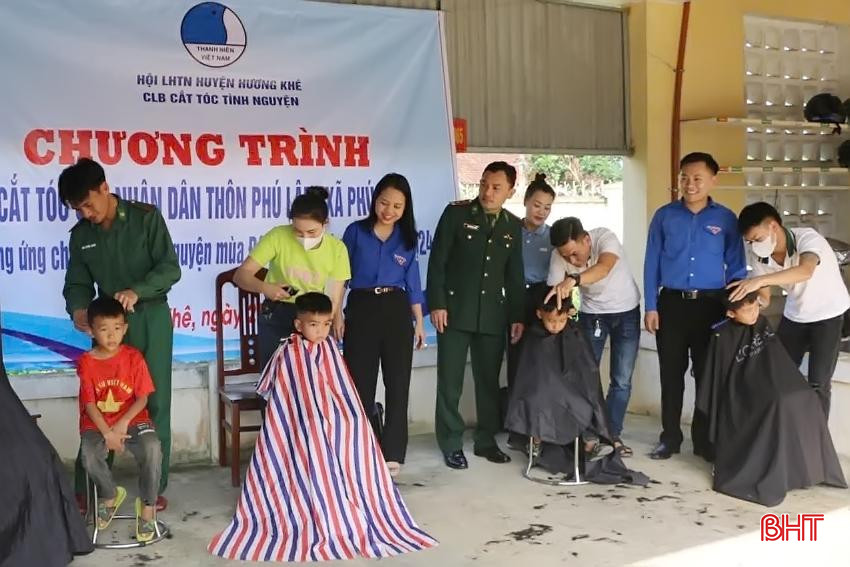 CBCS Đồn Biên phòng Phú Gia phối hợp Hội LHPN và Đoàn Thanh niên xã Phú Gia cắt tóc miễn phí cho trẻ em, người già, người nghèo ở khu vực biên giới. 1 - Copy.jpg