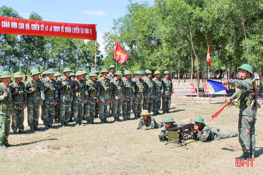 Đội ngũ cán bộ khung B lực lượng DBĐV của Trung đoàn 841 được bồi dưỡng phương pháp một buổi huấn luyện làm cơ sở để nâng cao chất lượng huấn luyện phân đội cho Tiểu đoàn DBĐV của Trung đoàn. Anh 10.jpg