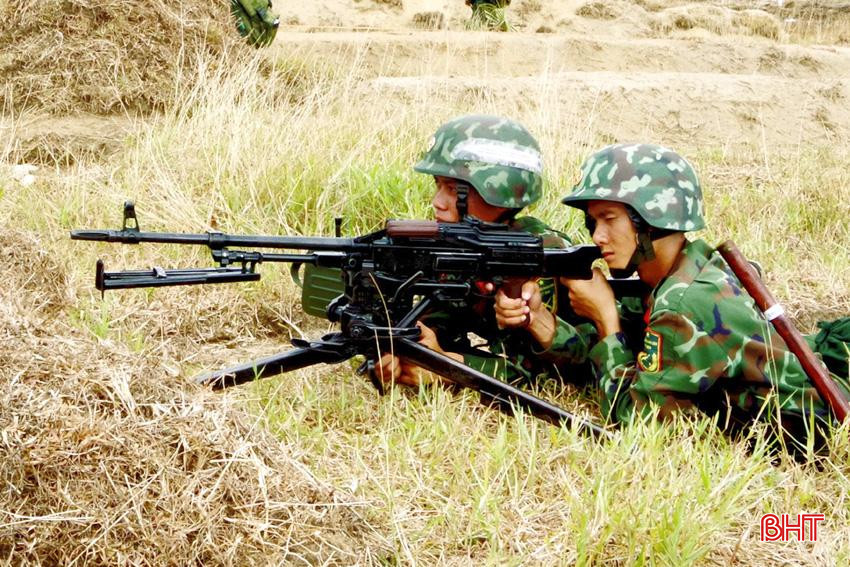 Lực lượng DBĐV huyện Cẩm Xuyên đã ngày càng lớn mạnh, được nâng cao khả năng chiến đấu. Anh 9.jpg
