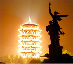 Tháp chuông và Tượng đài Chiến thắng Ngã Ba Đồng Lộc