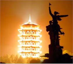 Tháp chuông và Tượng đài Chiến thắng Ngã Ba Đồng Lộc