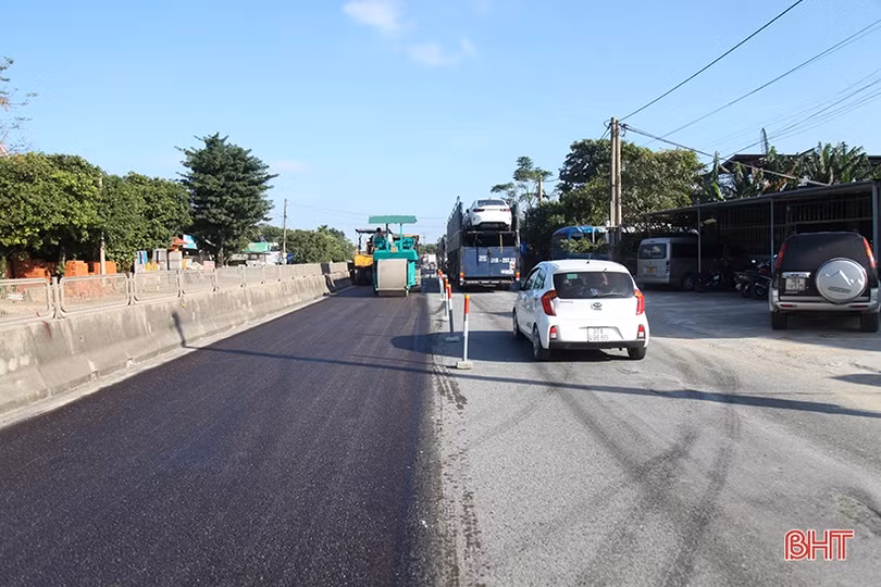 Tập trung máy móc, nhân công khắc phục hư hỏng trên Quốc lộ 1, đoạn qua Hà Tĩnh