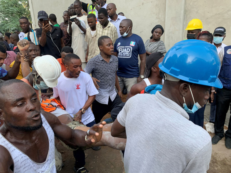 Khoảng 100 người mất tích trong vụ sập tòa nhà 22 tầng ở Nigeria