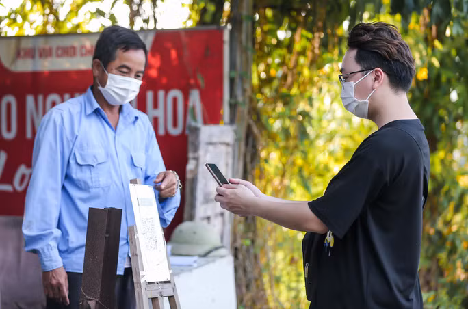 Thướt tha tà áo dài bên cúc hoạ mi đầu mùa