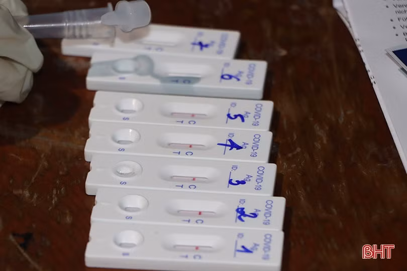 Tập trung lấy mẫu test nhanh COVID-19 tại Trường Đại học Hà Tĩnh ngay trong đêm nay
