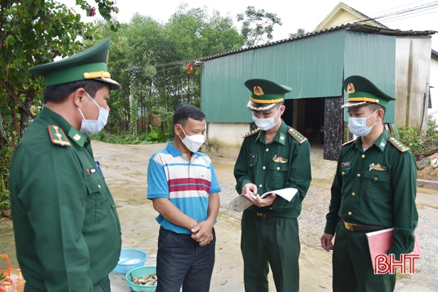 Chiến sỹ biên phòng kiên trì đưa pháp luật đến người dân vùng biên Hà Tĩnh