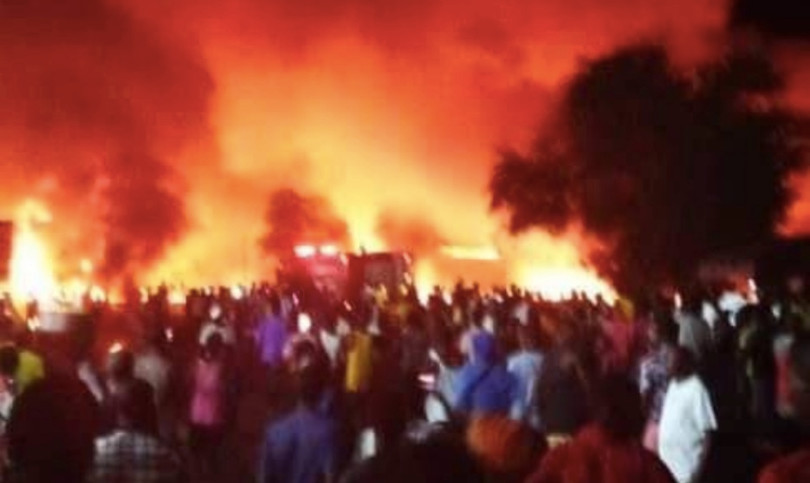 Nổ xe bồn chở nhiên liệu, ít nhất 91 người thiệt mạng