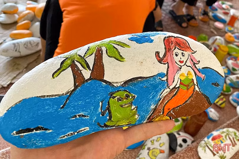 “Biến đá, sỏi thành dụng cụ dạy học ở phố núi Hà Tĩnh