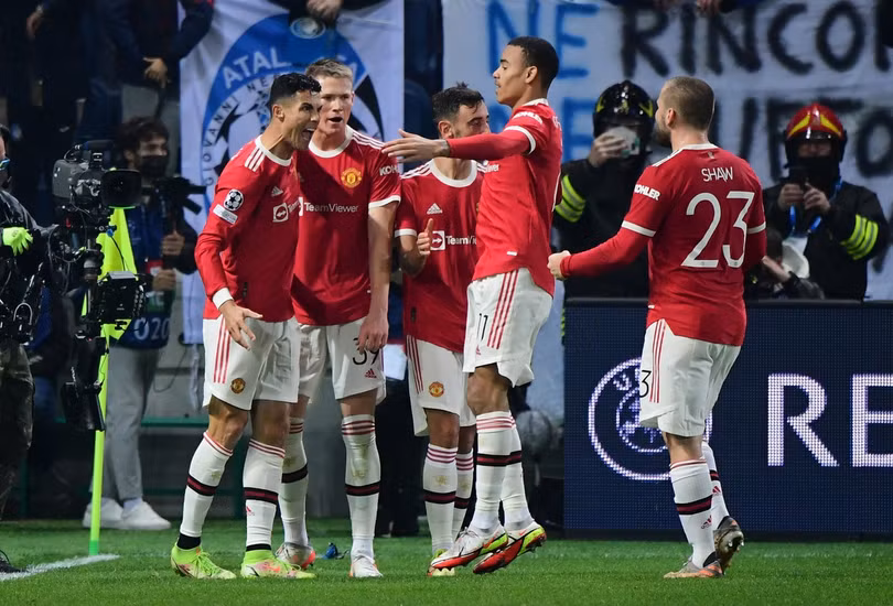 Ronaldo lập cú đúp cứu MU khỏi trận thua