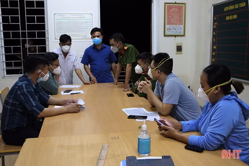 Tập trung lấy mẫu test nhanh COVID-19 tại Trường Đại học Hà Tĩnh ngay trong đêm nay