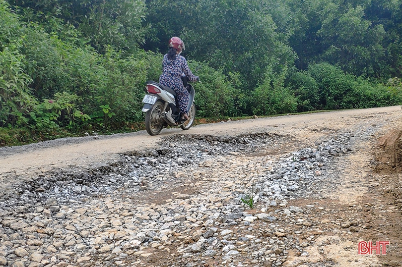 Đường độc đạo “nát tươm”, dân bản Phú Gia mong chờ được nâng cấp