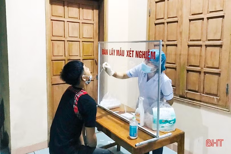 TX Kỳ Anh xét nghiệm diện rộng tại 12 điểm trên địa bàn