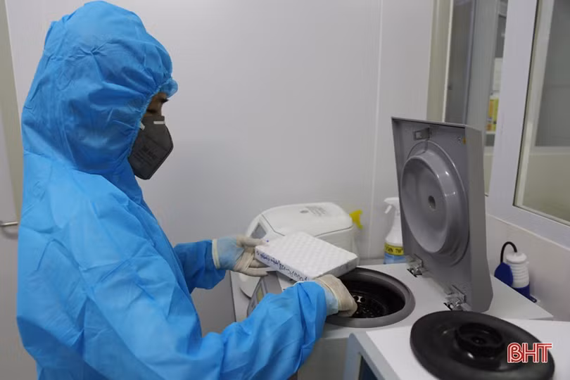 Tổng lực lấy mẫu, xét nghiệm diện rộng trong đêm ở TP Hà Tĩnh