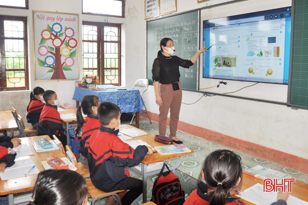 BIDV Hà Tĩnh trao tặng 66 chiếc tivi cho các trường học ở Hương Sơn