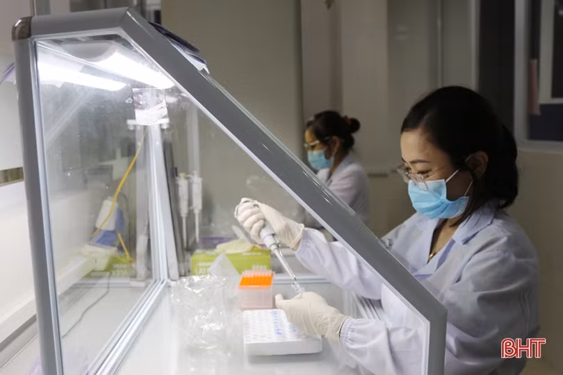 Tổng lực lấy mẫu, xét nghiệm diện rộng trong đêm ở TP Hà Tĩnh