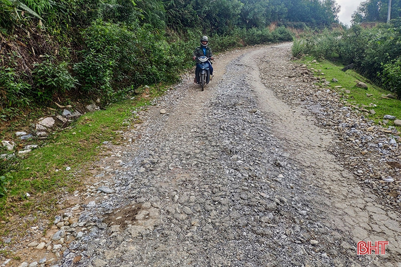 Đường độc đạo “nát tươm”, dân bản Phú Gia mong chờ được nâng cấp