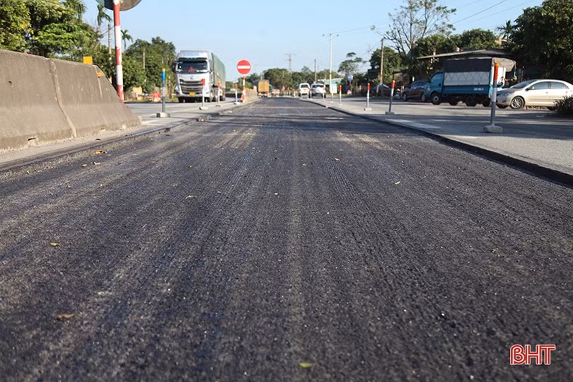 Tập trung máy móc, nhân công khắc phục hư hỏng trên Quốc lộ 1, đoạn qua Hà Tĩnh