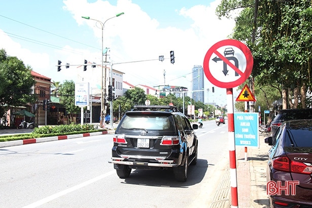 Lắp đặt hệ thống đèn tín hiệu tại “điểm đen” giao thông ở thành phố Hà Tĩnh
