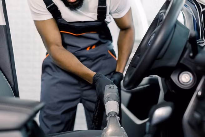 6 mẹo vệ sinh ghế ngồi ô tô