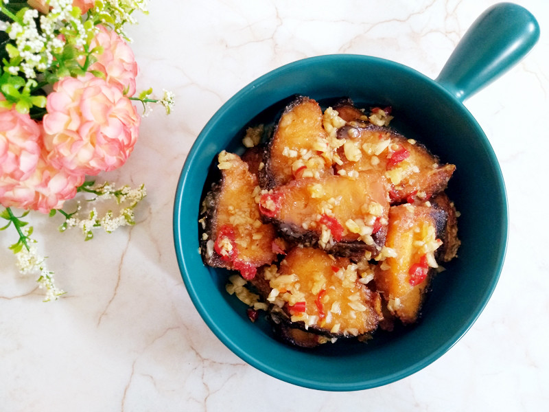 Cá chiên giòn rim mắm tỏi ớt