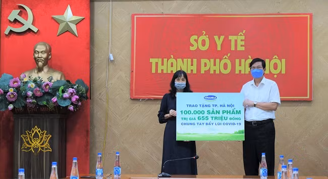 Vinamilk dành quỹ 2 triệu sản phẩm để hỗ trợ cộng đồng và tuyến đầu chống dịch